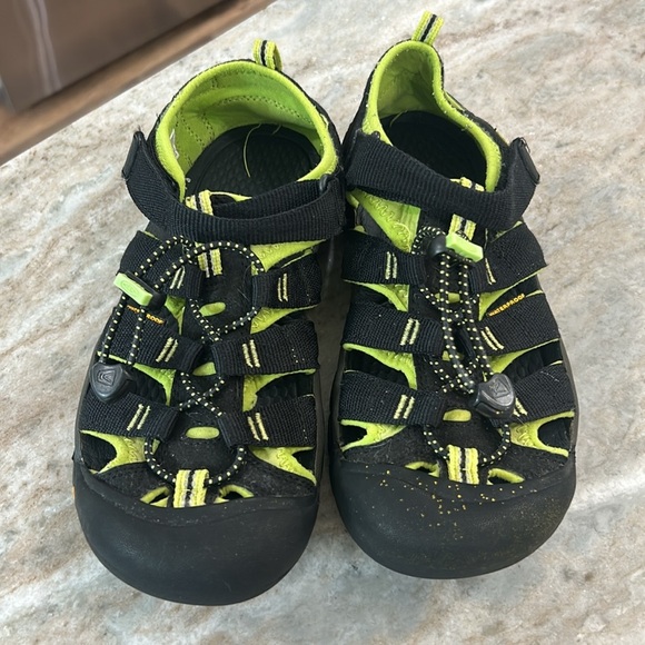 Keen Black & Green Hiking Sandals Outdoor Waterproof Shoes Size 6 - Picture 2 of 10